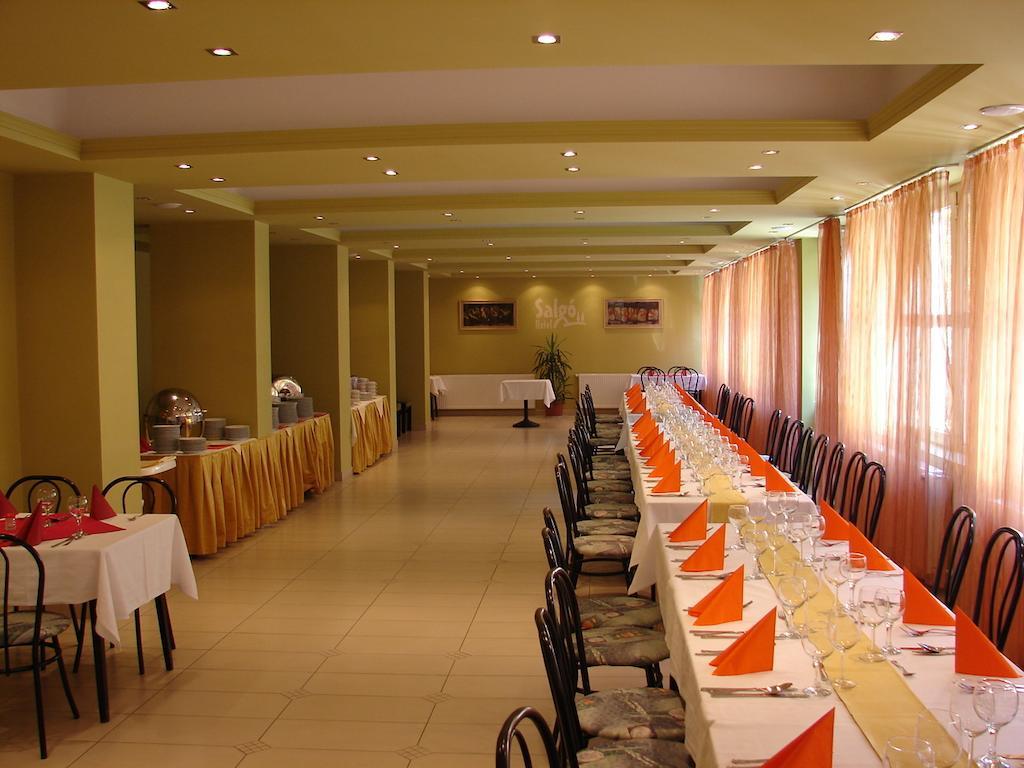 Salgo Hotel Salgótarján Dış mekan fotoğraf